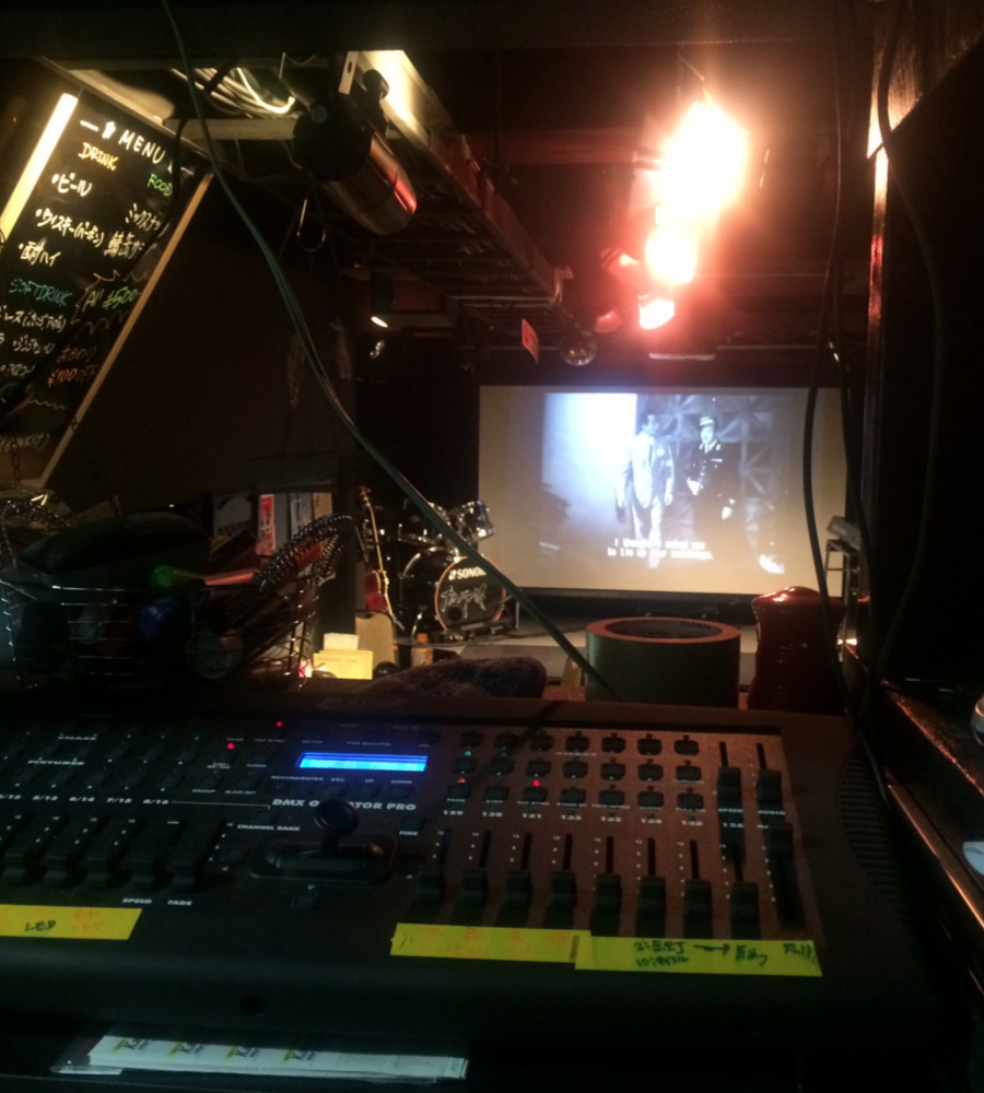 新しい形のライブハウス。　動画映像、映画、ミュージックビデオとのコラボライブにもご利用できます。